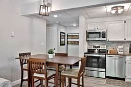 Modern 3BR/2BA Mountain Green Condo w/ Pool, Hot Tub, Gym, Bus. Ski Rental Deals! 1C5 - Image 3