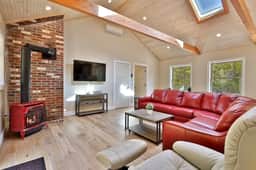 Peak Hill Home - Image 4