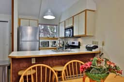 Woods Resort and Spa: Cozy 2-Bedroom Condo in Killington, VT with Ski, Tennis, and Pool Access - Image 2