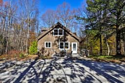 The Pinecone Retreat - Image 4