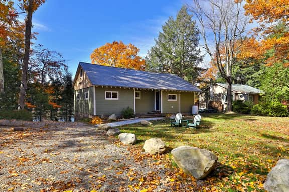 Lakeside Lodge at Fern Lake: 3BR/1BA Waterfront w/ Dock - Image 4