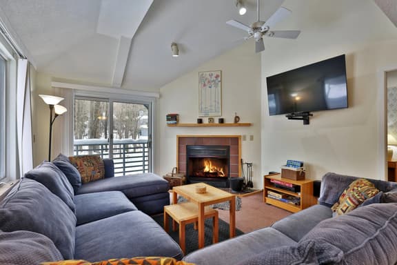 Woods Resort and Spa: Cozy 2-Bedroom Condo in Killington, VT with Ski, Tennis, and Pool Access - Image 1